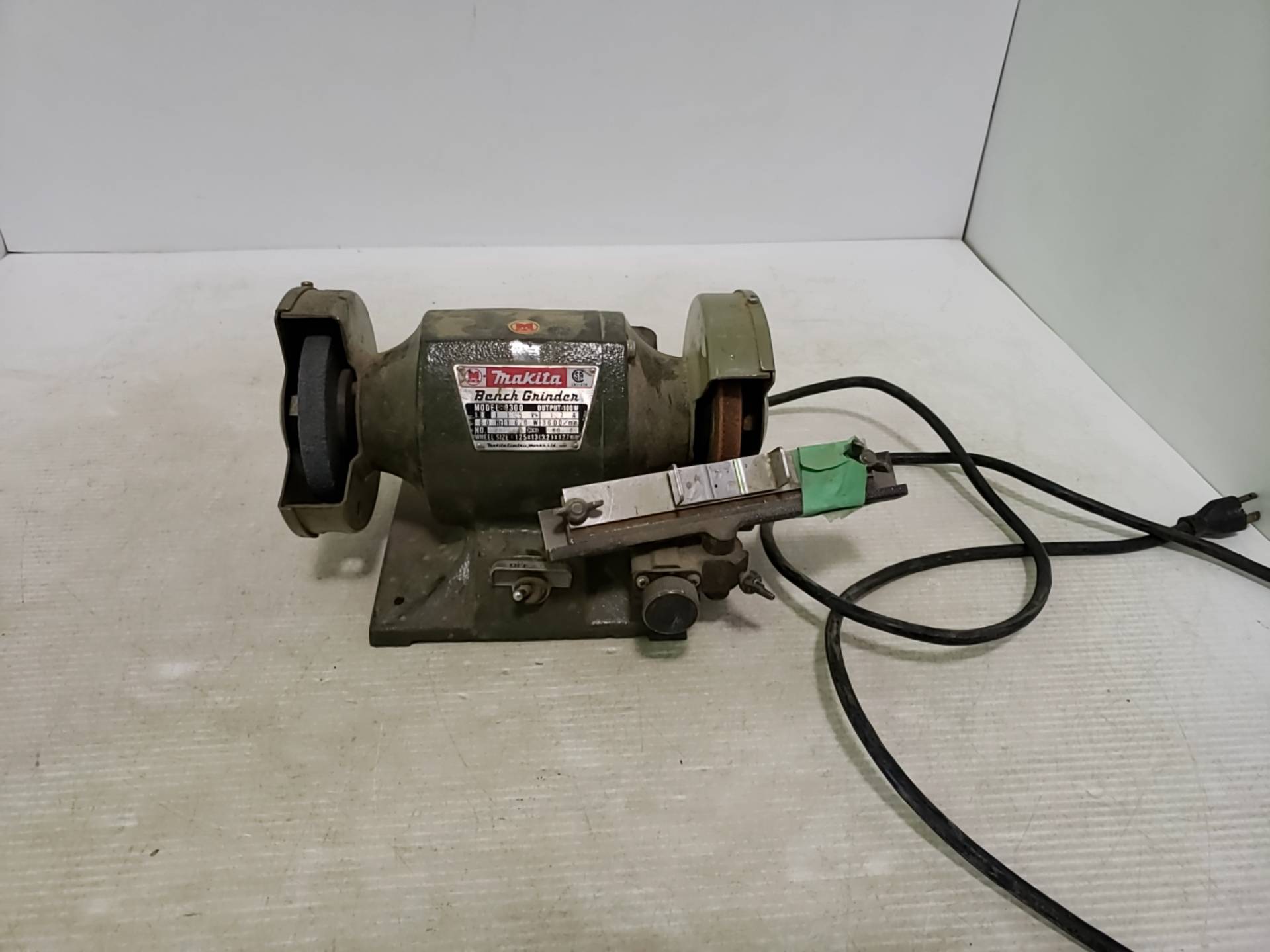 Makita 9300 sales bench grinder