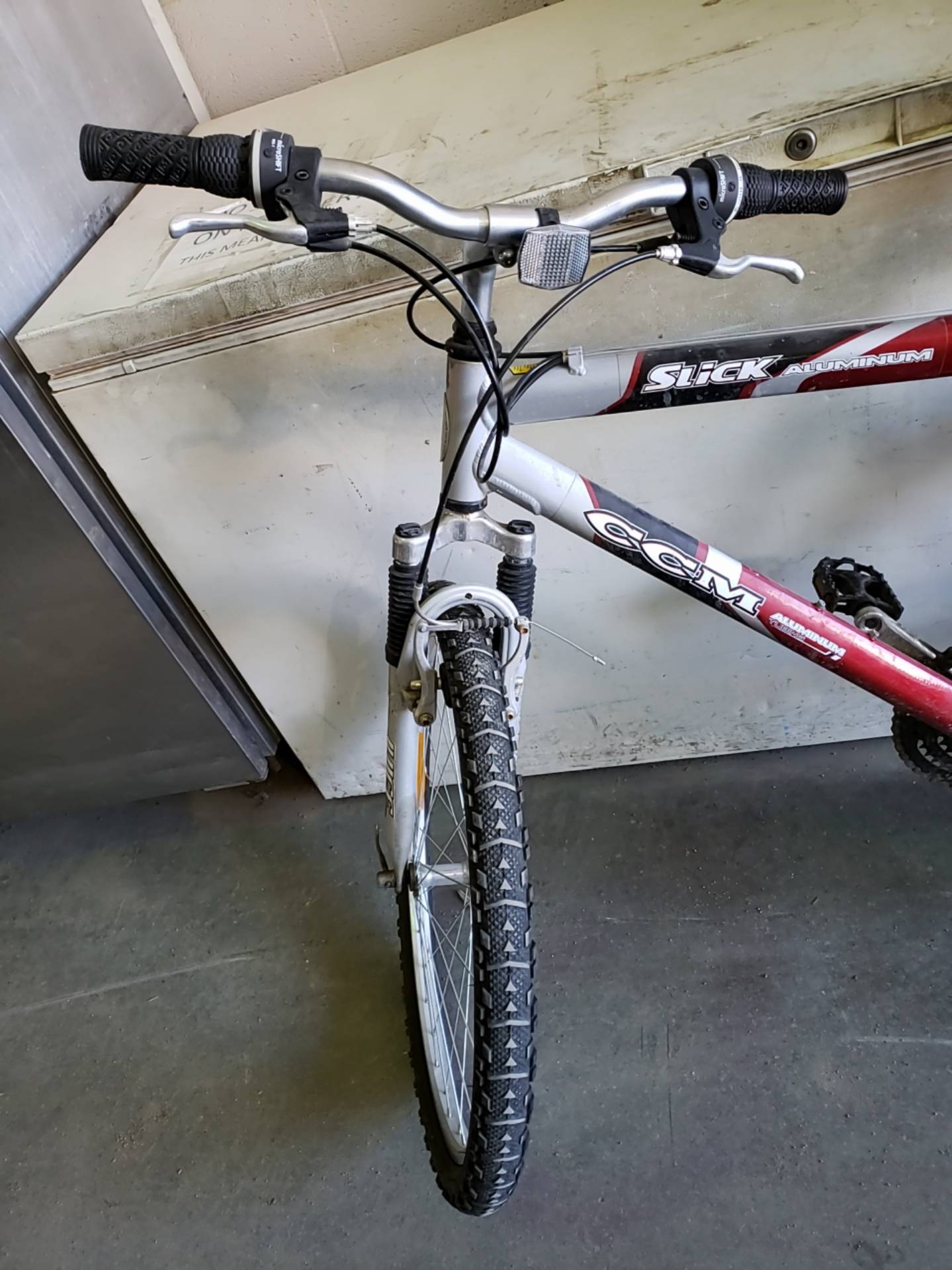 Ccm aluminum deals mountain bike